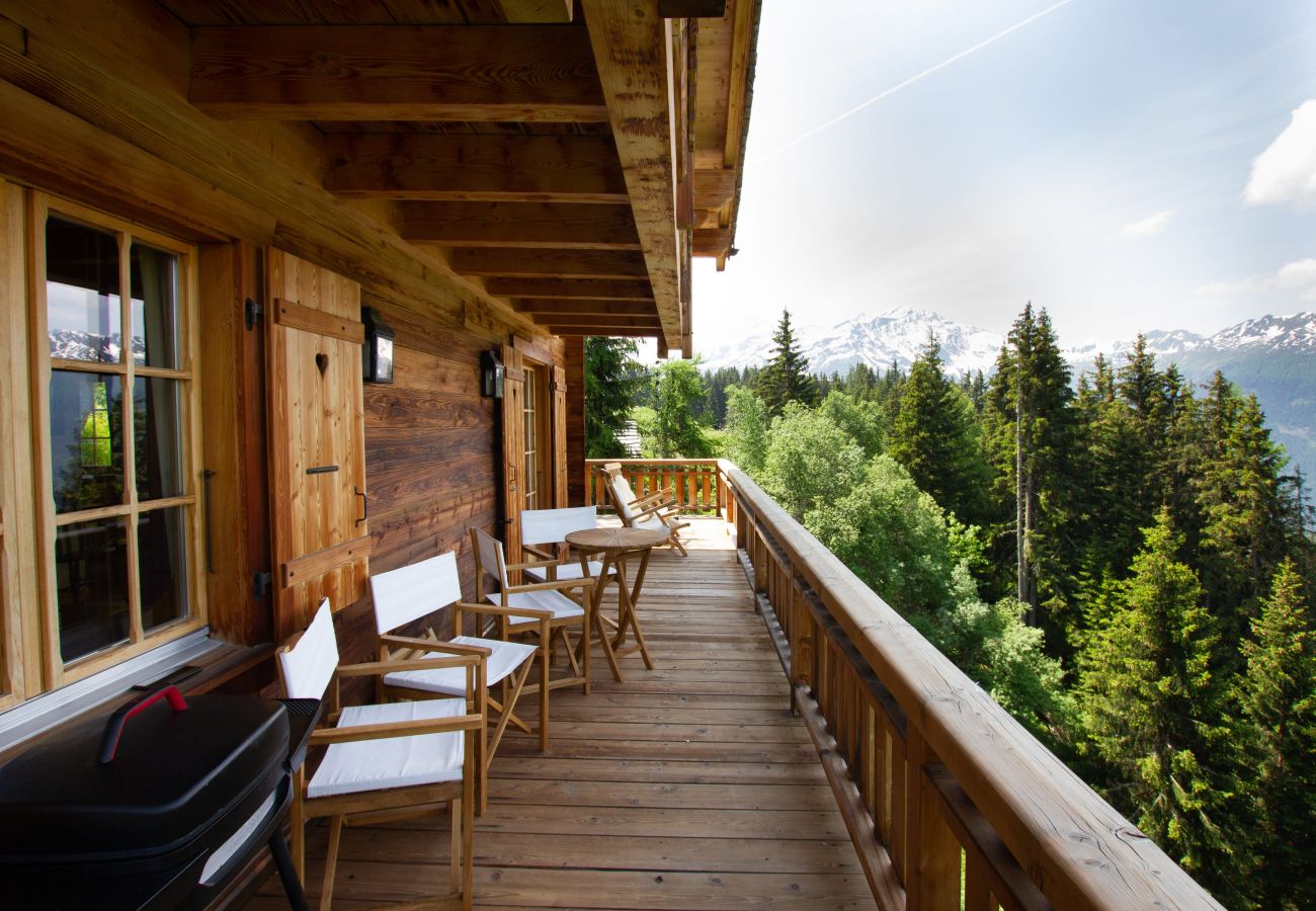 Balkon mit herrlicher Aussicht - Chalet Ibex balkon