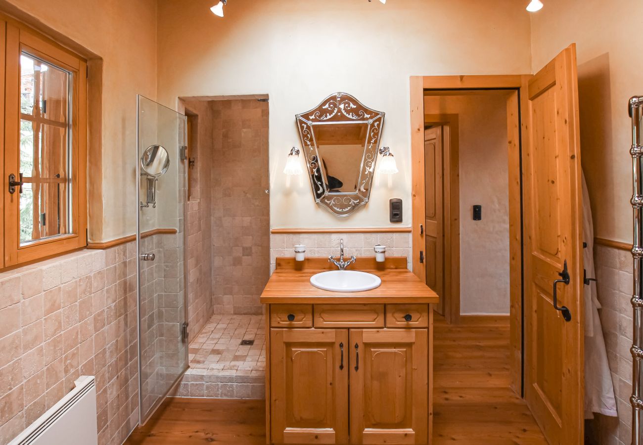 Badezimmer im Obergeschoss Badezimmer