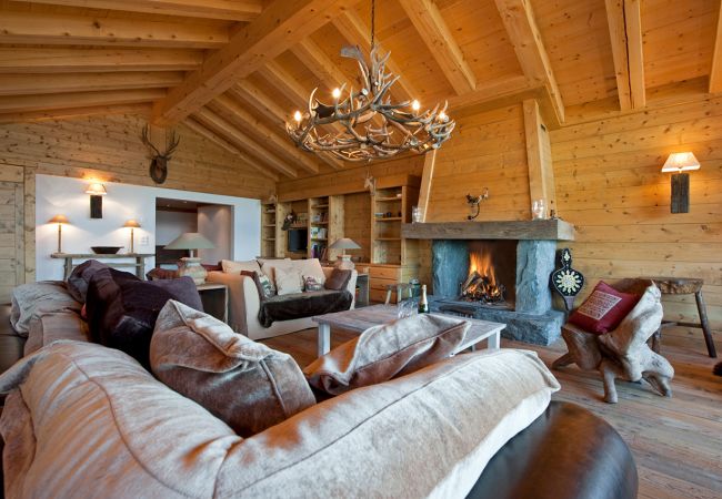 Livingroom with fireplace