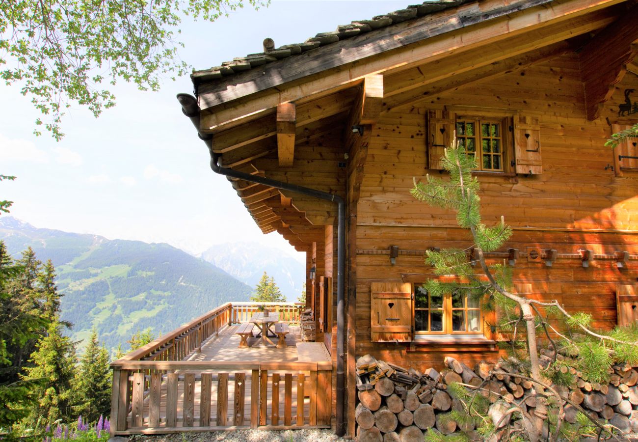 Chalet Ibex - Verbier Location™ Front of the chalet with mountain view