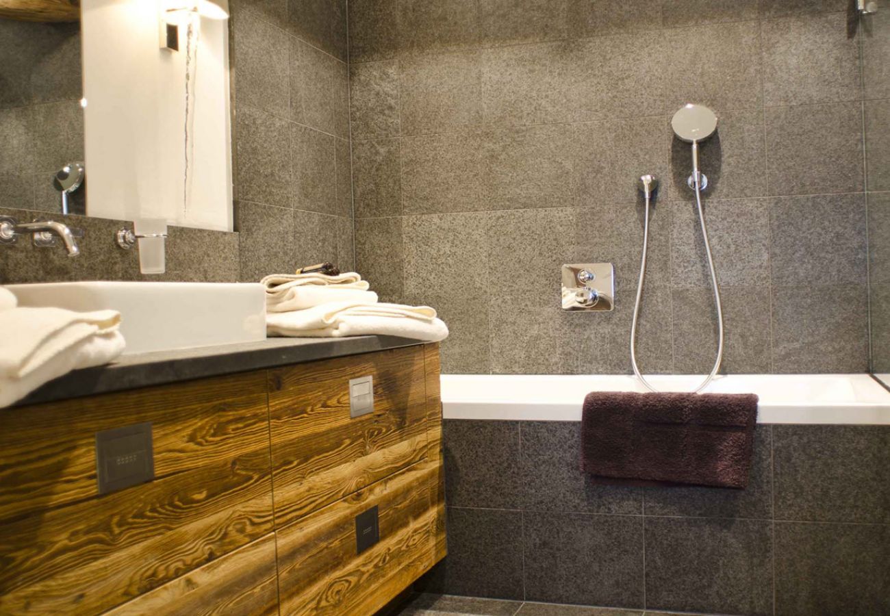 Appartement Basalte C01/02 à Verbier - Salle de bain avec baignoire Appartement Basalte C01/02 à Verbier - Salle de bain avec baignoire