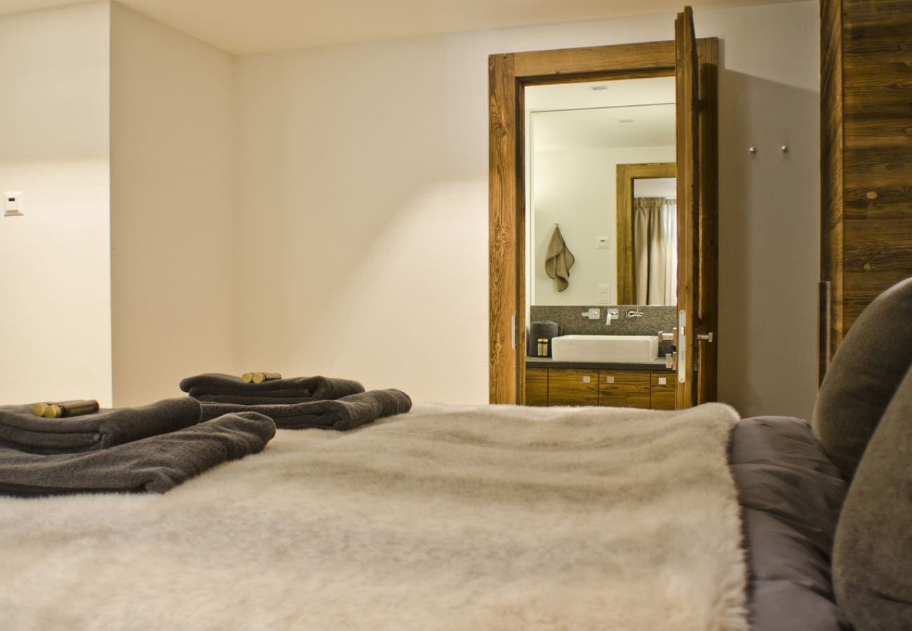 Appartement Basalte C01/02 à Verbier - Chambre invités avec lit double Chambre invités avec lit double et salle de bain attenante